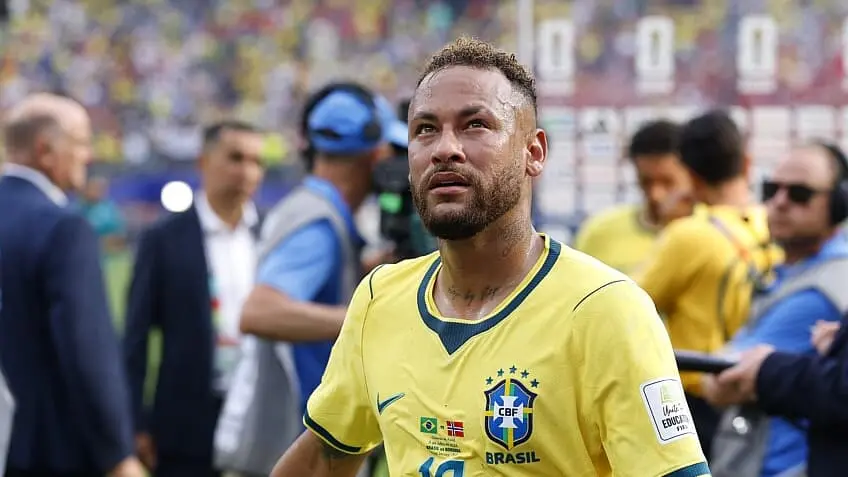 "J'ai commencé ici, je finis ici!" En larmes, Neymar annonce la fin de sa carrière internationale avec la sélection brésilienne