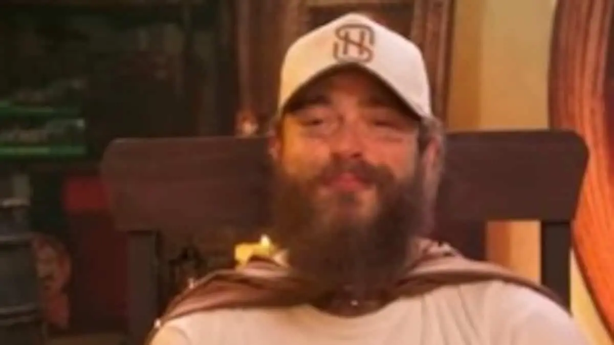 Magic: The Gathering: pour la sortie de l'extension «Le Hobbit» Post Malone joue une partie diffusée en ligne avec sa fameuse carte à 2,6M $