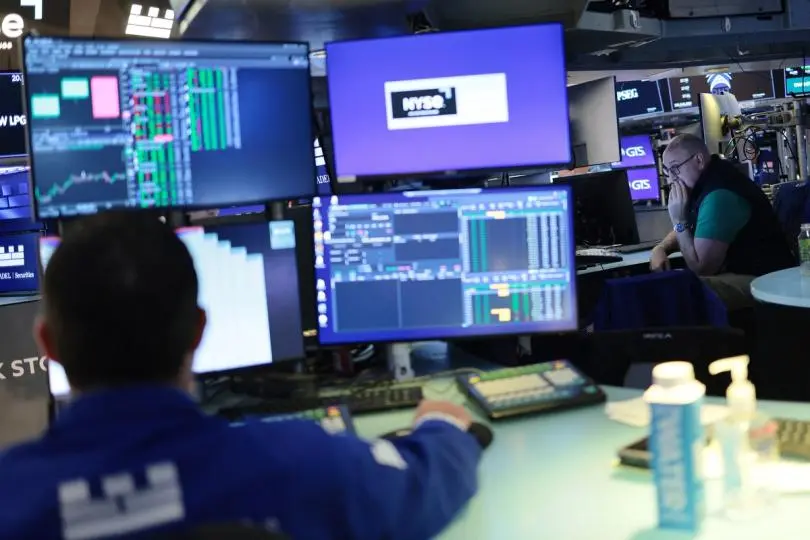 Live updates: Bitcoin holds above $61,000 as momentum stocks plunge to start quarter
