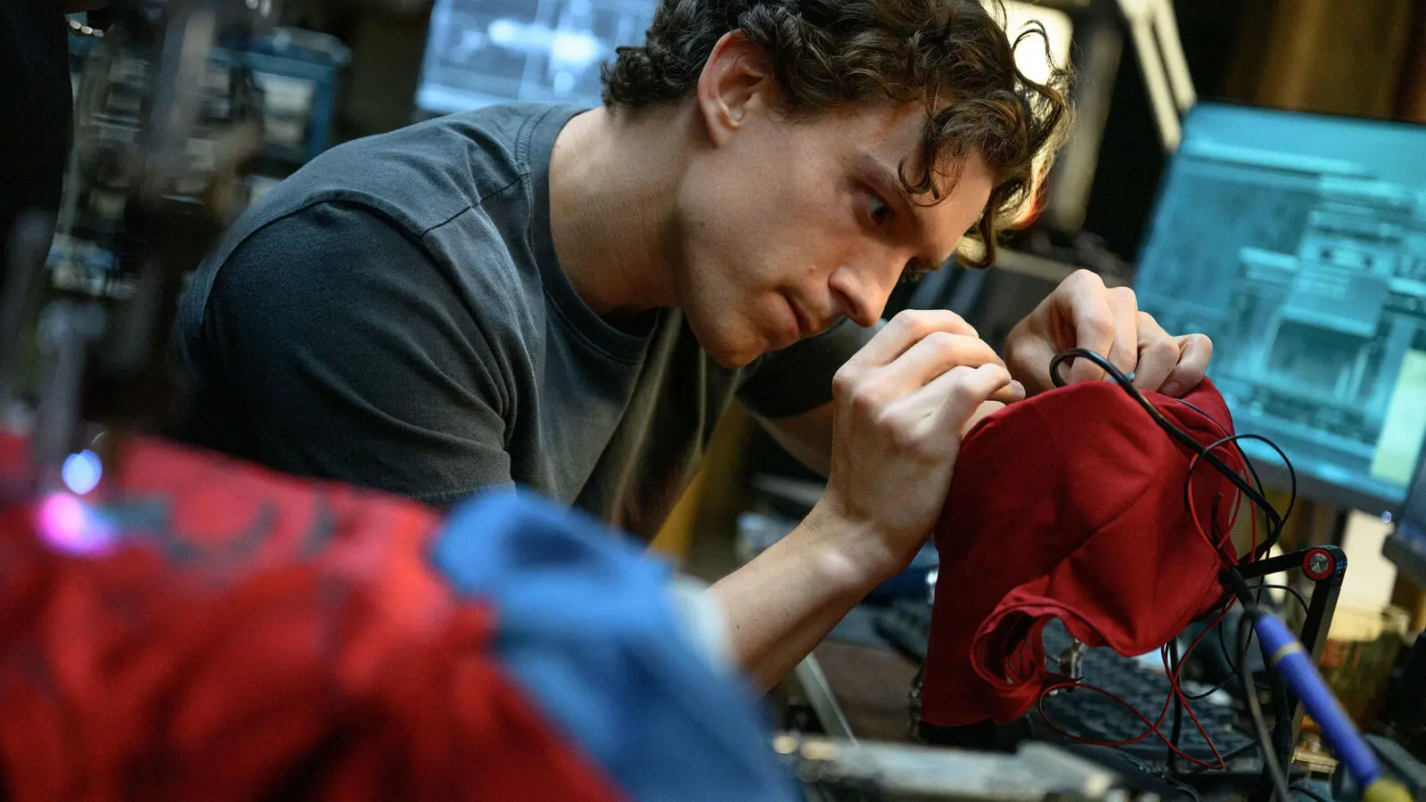 Il danse, a arrêté l’alcool, coupé ses réseaux sociaux… Qui est vraiment Tom Holland, la star ultra-moderne de « Spider-Man »