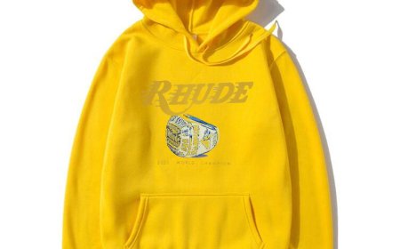 Rhude Clothing: Redefining Streetwear with the Rhude Hoodie