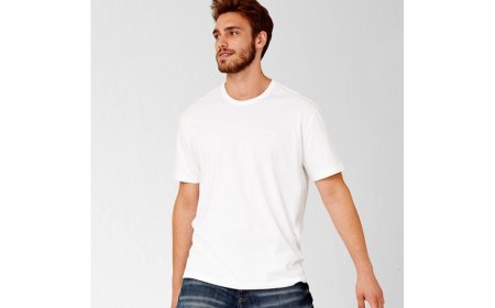 The Ultimate Guide to Wearing a Thick White T-Shirt with Style and Confidence