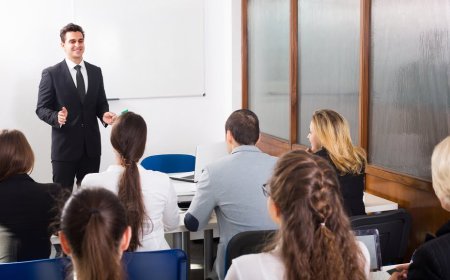 Lead with Clarity and Credibility: Communication Coaching and Expert Branding Support.