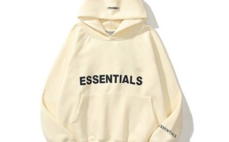Essentials Hoodie That Balances Warmth, Fit, and Timeless Style