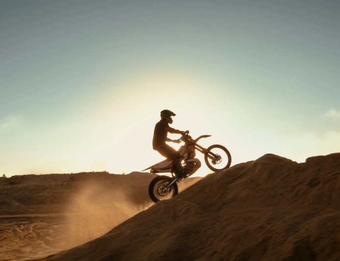 Dirt Bike Dubai Tour – Thrill Through the Dunes